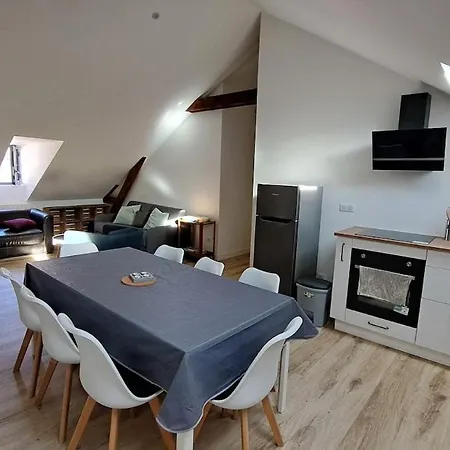 6 People Center Of Apartment